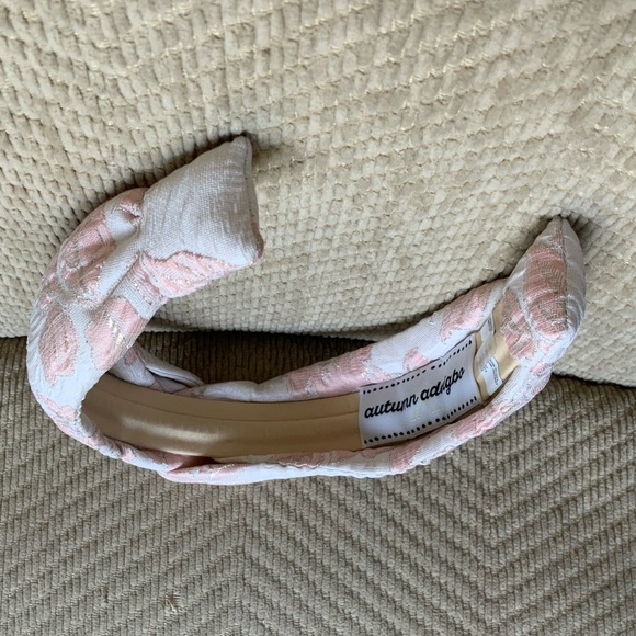 AUTUMN ADEIGBO
Brocade Headband
AUTUMN ADEIGBO - Picture 4 of 12